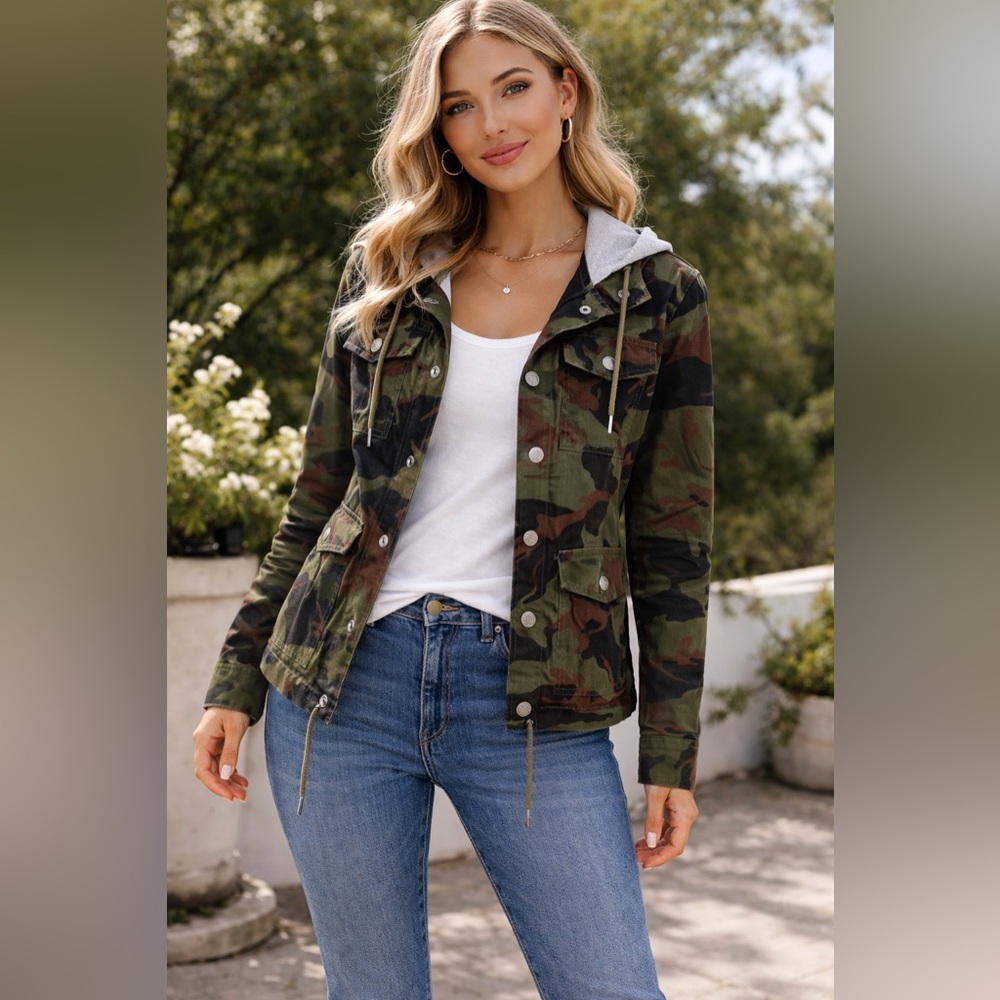 L.L. Bean Women's Signature Cropped Utility Hoodie Size XS Camo NWT